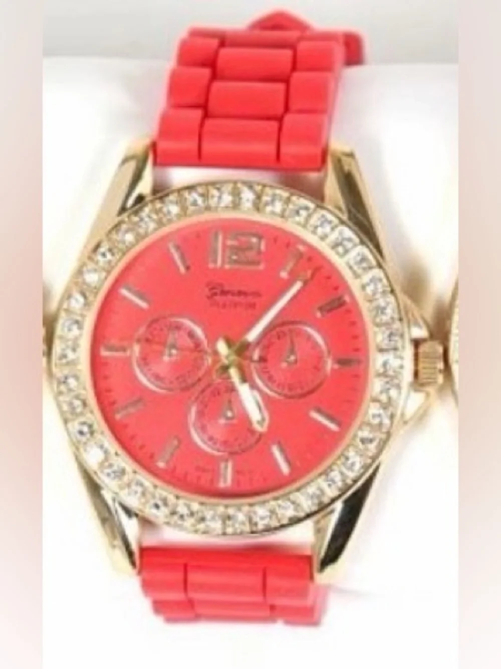 Vintage Gold-Tone Red Women's Fashion Watch with Crystal Bezel